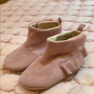 GAP Shoes - EUC baby gap sueded bootie 6-12 mo GAP Shoes - EUC baby gap sueded bootie 6-12 mo